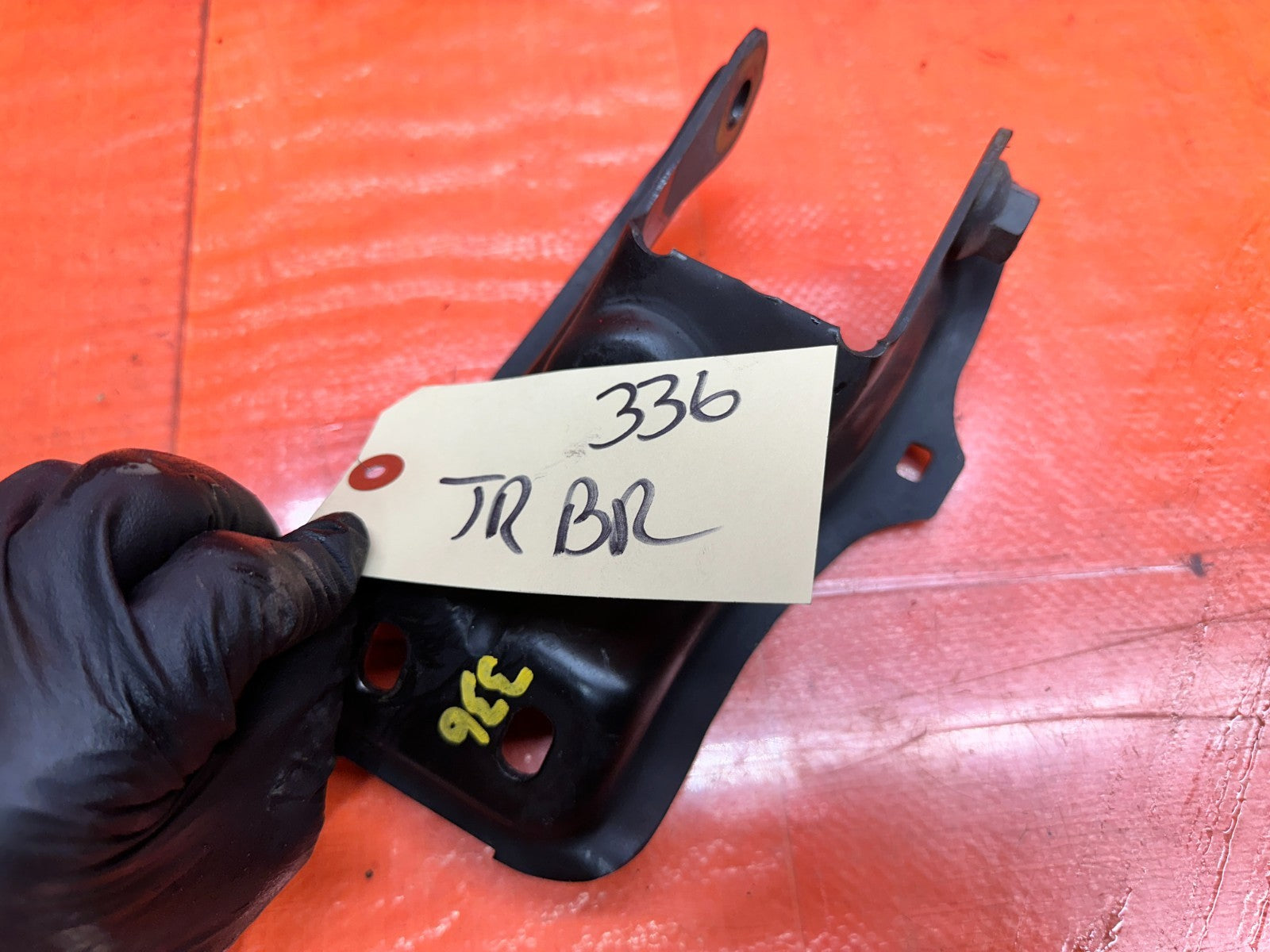 97 01 HONDA PRELUDE 2.2L MT MANUAL FRONT TRANSMISSION MOUNT BRACKET OEM #33610