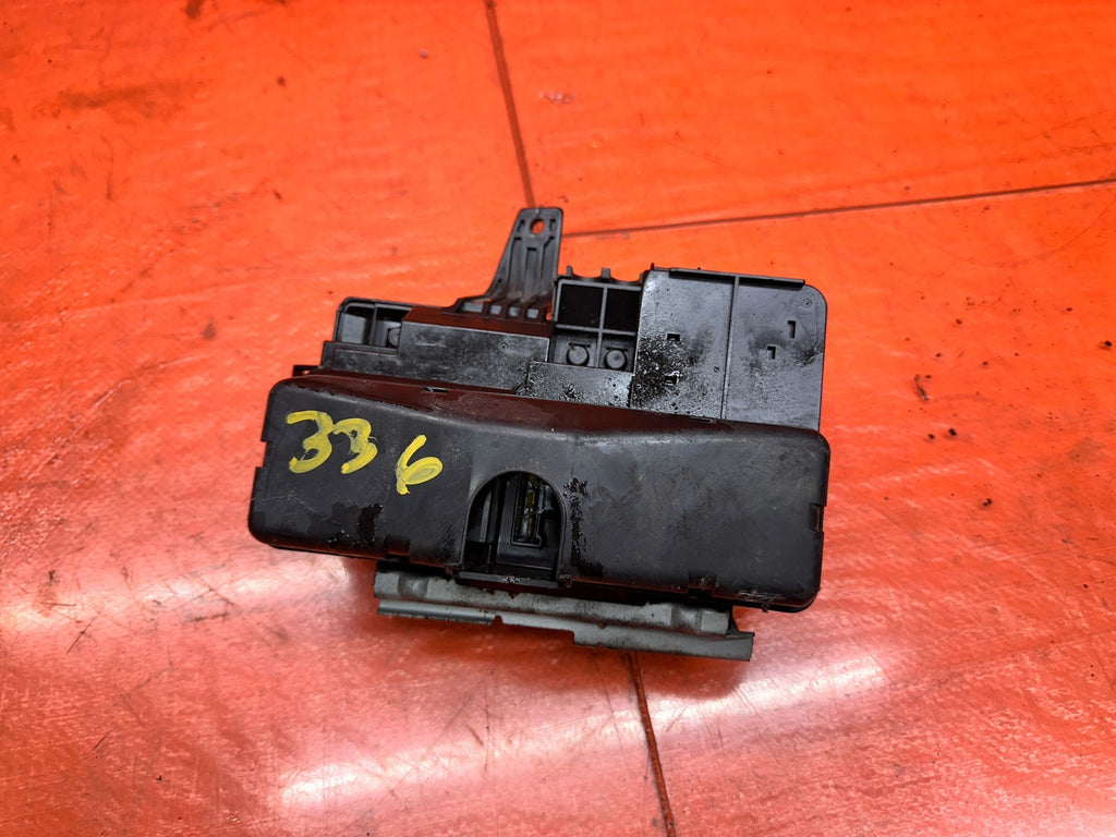 97 01 HONDA PRELUDE 2.2L ENGINE BAY RELAY FUSE BOX BLOCK WITH FUSES OEM #33610