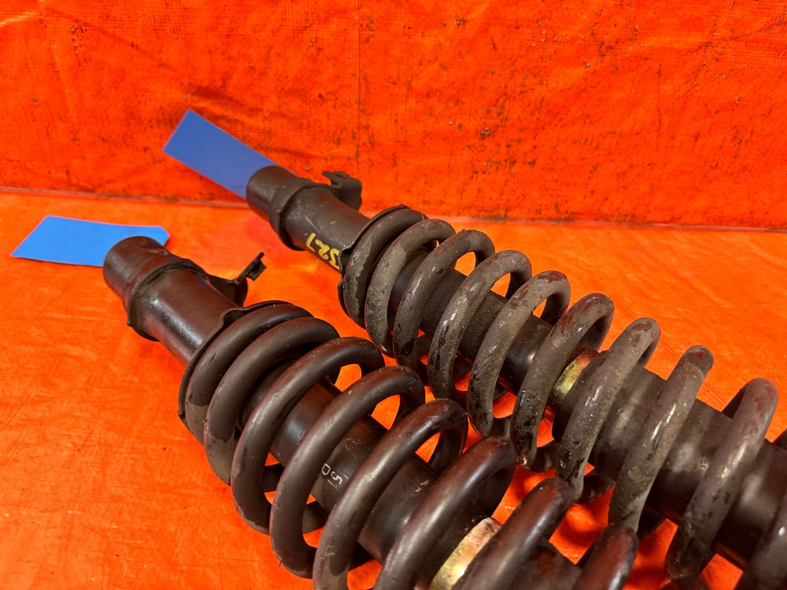 92 95 HONDA CIVIC   FRONT SHOCKS & SPRINGS LEFT AND RIGHT FACTORY   OEM #32711