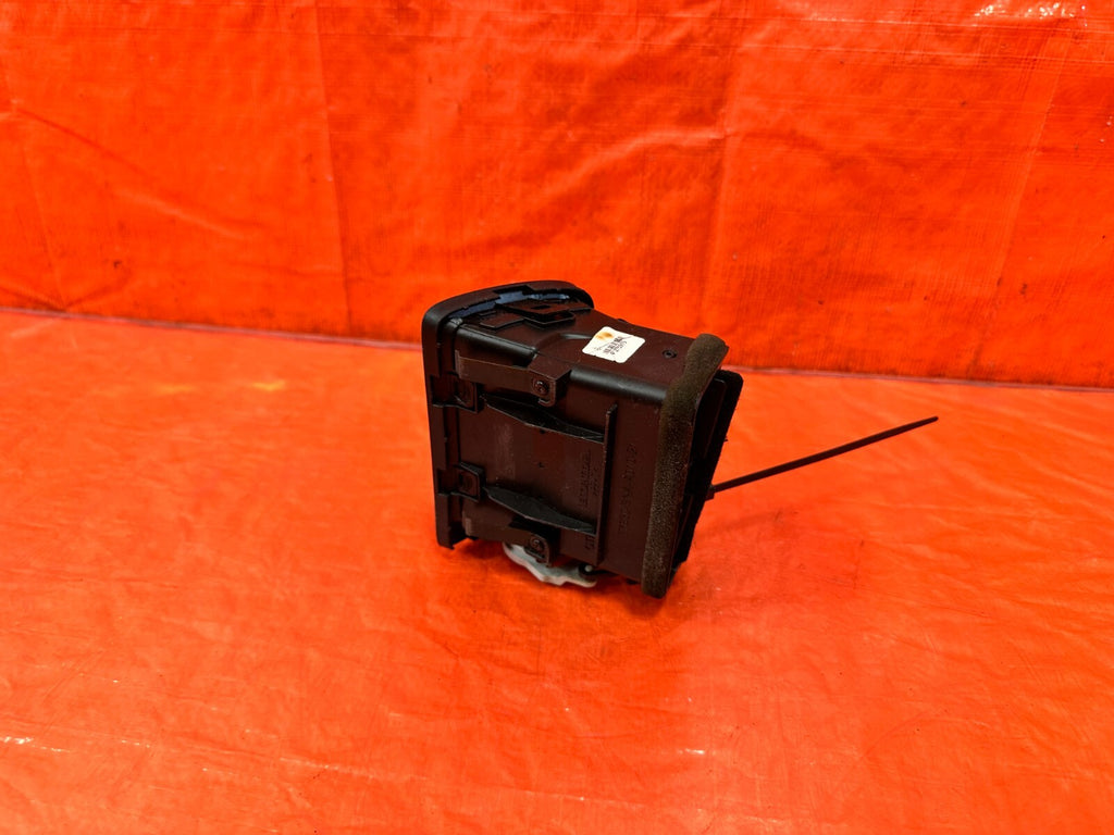 06 11 HONDA CIVIC   PASSENGER RIGHT AC VENT   THIS IS THE OUTER ONE   OEM #2864