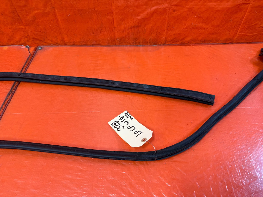 08 15 INFINITI G37 & Q60 2D COUPE DRIVER LEFT DOOR MOUNTED WEATHER STRIP OEM 3283