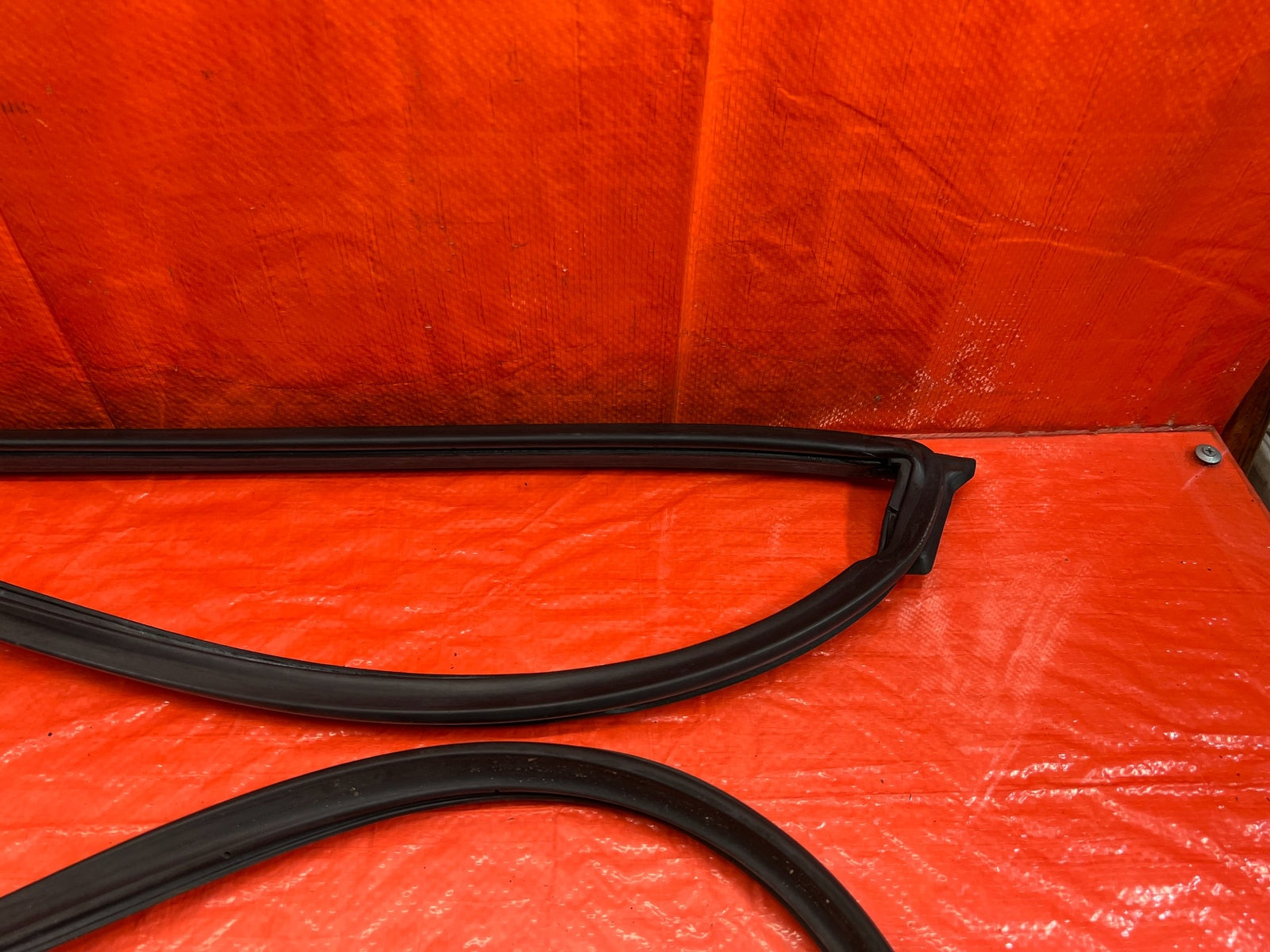 02 05 HONDA CIVIC SI EP3 HATCH   RIGHT   DOOR WEATHER STRIP TRIM SEAL GASKET 2164