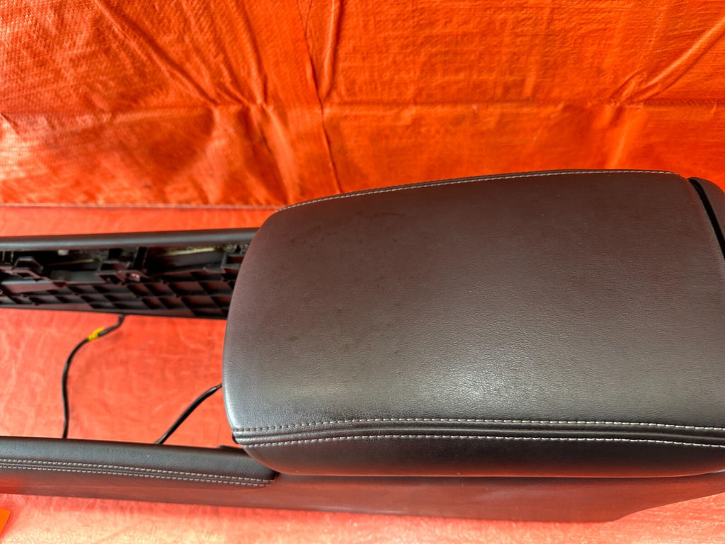 16 20 INFINITI Q50 / 17 20 Q60   ARM REST CENTER CONSOLE   OEM FACTORY OE #2423