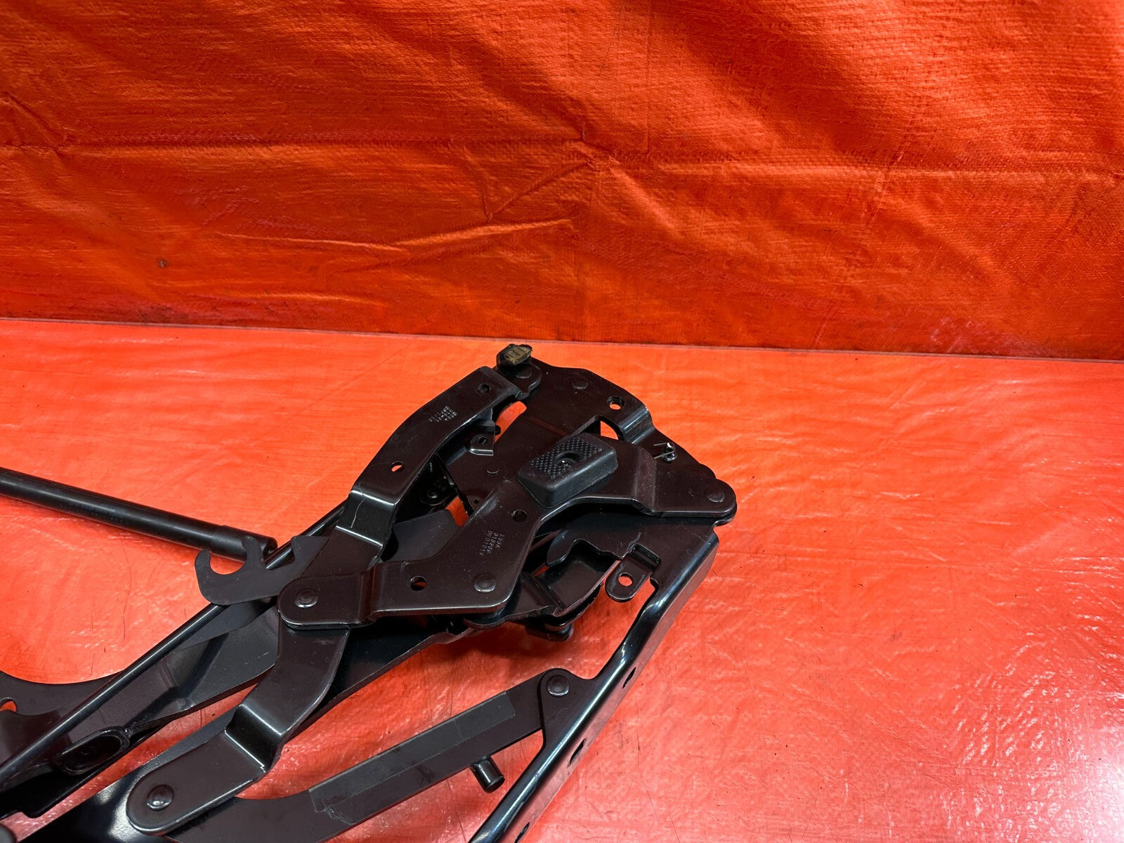 09 15 INFINITI G37 CONVERTIBLE   LEFT REAR CONVERTIBLE HINGE LINKAGE OEM #23210