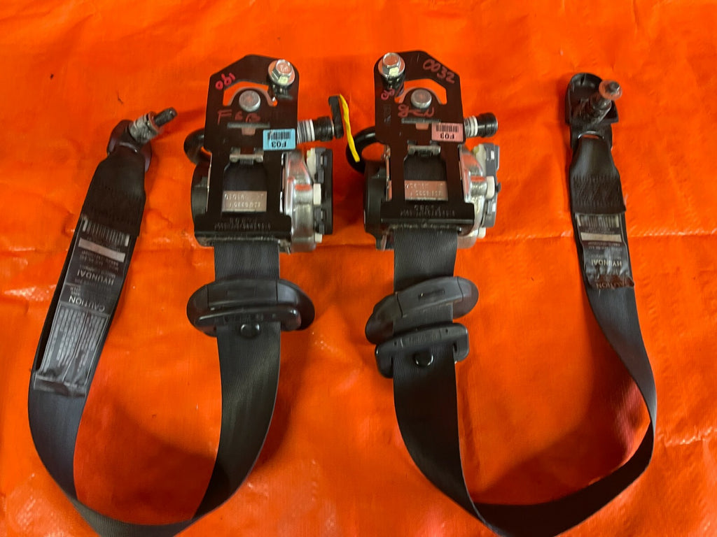 10 12 HYUNDAI GENESIS 2D COUPE   FRONT SEAT BELT SET   BELTS LEFT RIGHT   OEM OE5