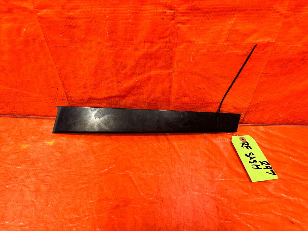 96 00 HONDA CIVIC   SEDAN   PASSENGER RIGHT FRONT DOOR SASH TRIM MOLDING OEM 2970