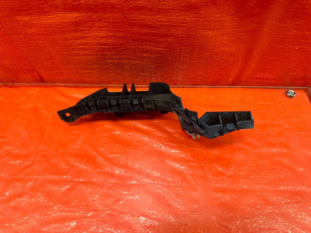 04 08 ACURA TSX   FENDER MOUNTING BRACKET SUPPORT BRACE BUMPER CLIP   LEFT #19611