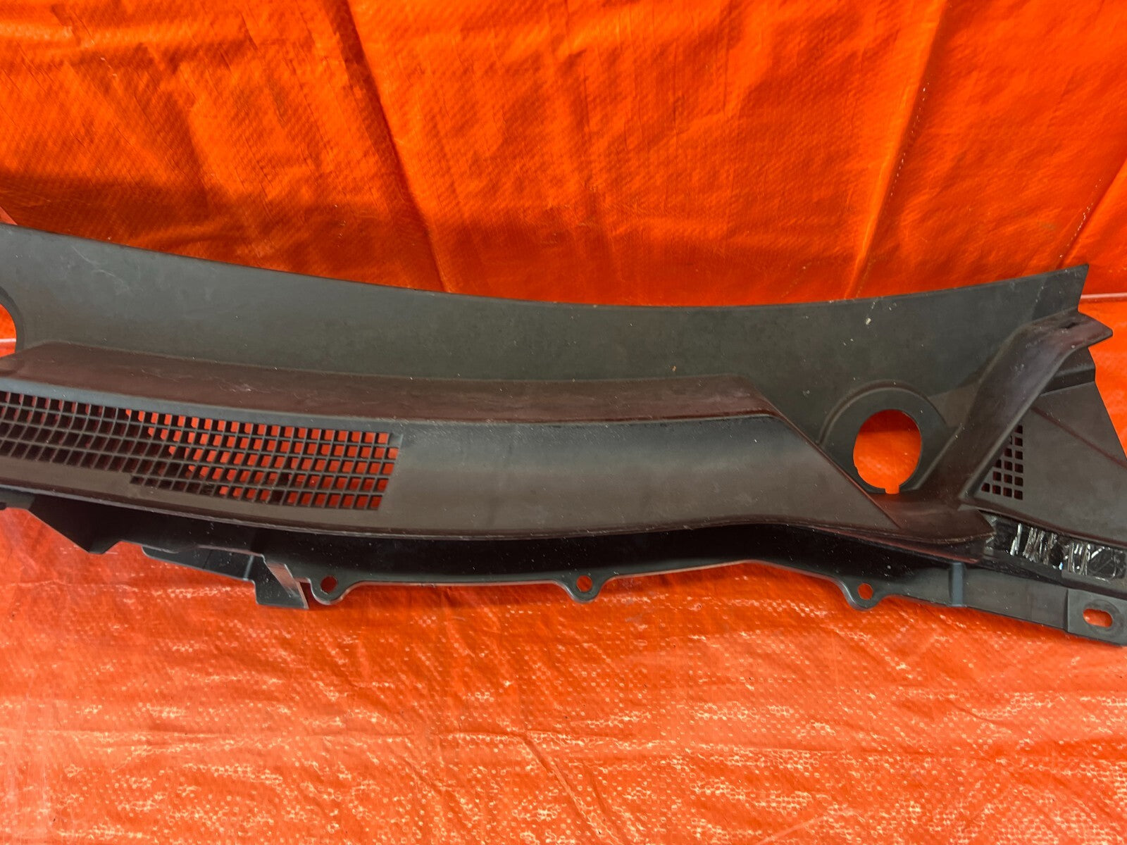 09 12 INFINITI FX50 FX35 DRIVER LEFT WINDSHIELD WIPER COWL TRIM PLASTIC #1165