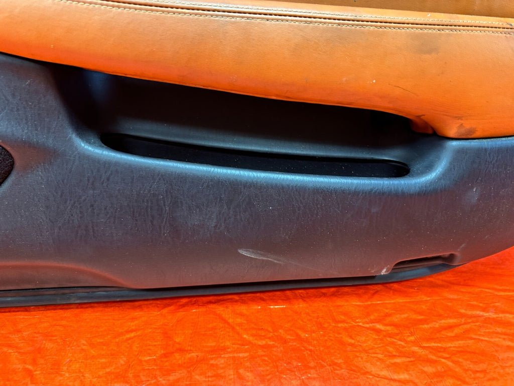 02 05 LEXUS SC430   PASSENGER RIGHT DOOR PANEL   BLACK N PEANUT BUTTER OEM 2888