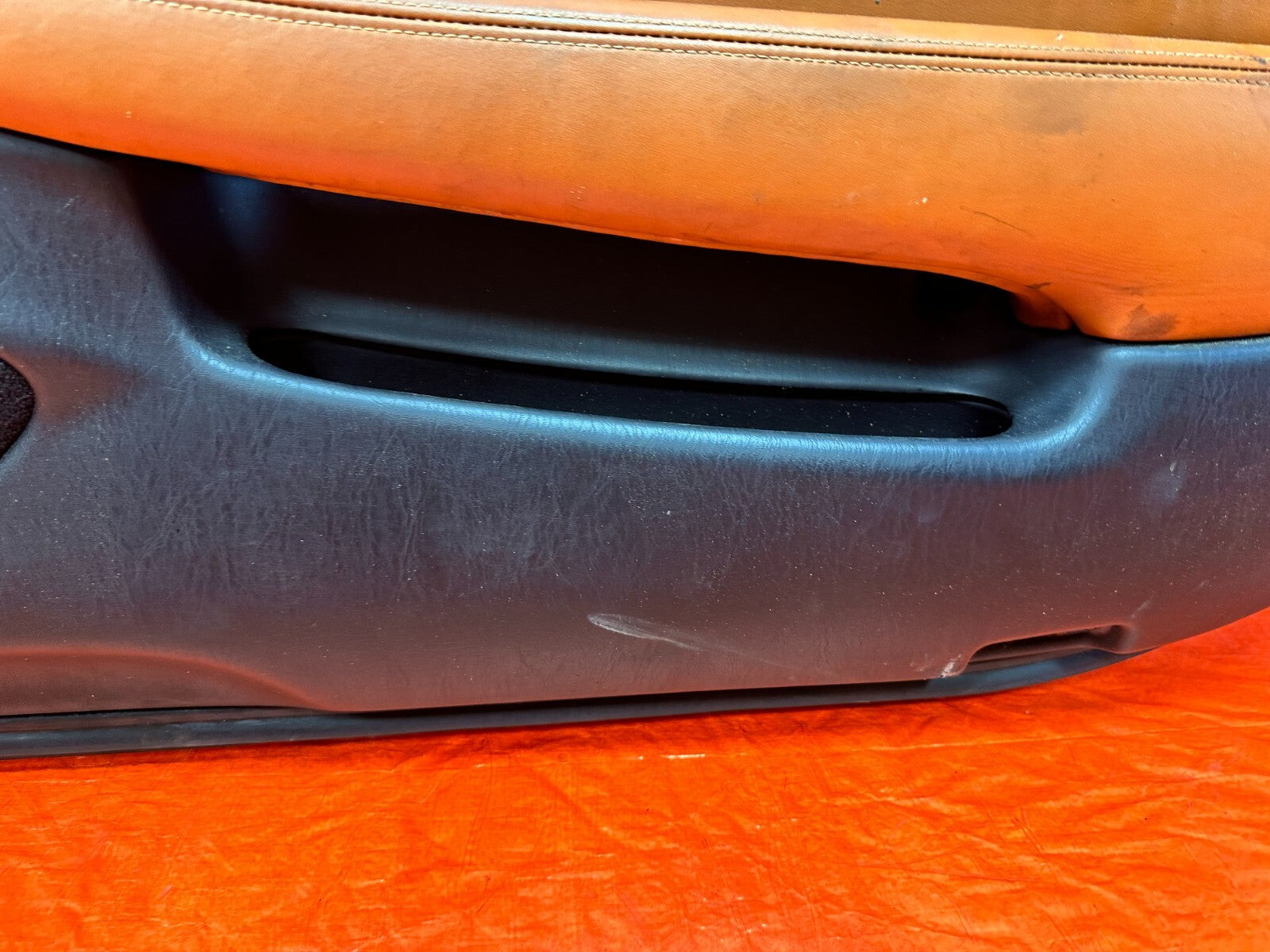 02 05 LEXUS SC430   PASSENGER RIGHT DOOR PANEL   BLACK N PEANUT BUTTER OEM 2888