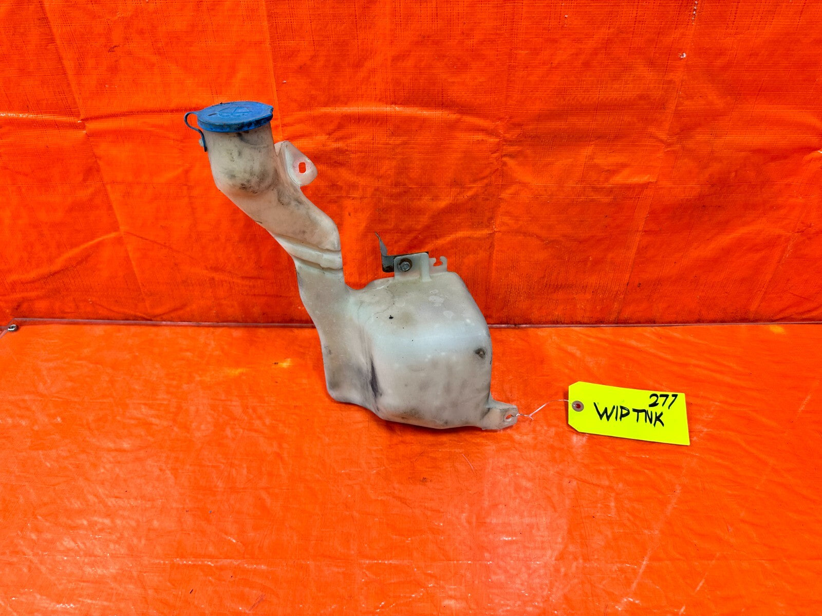 88 89 HONDA CRX DX SI   WINDSHIELD WIPER RESERVOIR TANK W/ MOTOR   OEM #2770