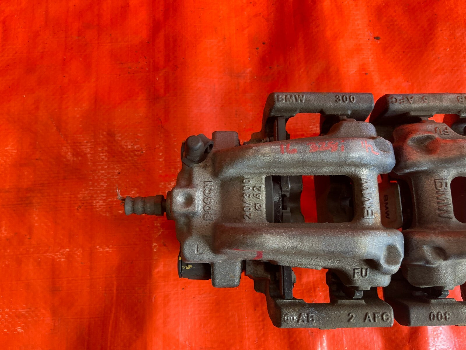 12 16 BMW 328i   BASE 2.0L   REAR BRAKE CALIPER SET   LEFT RIGHT CALIPERS   OEM6