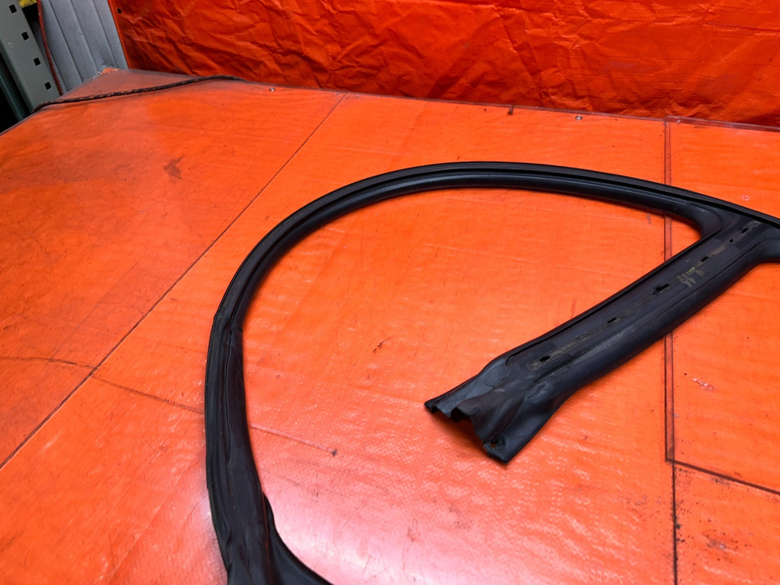 94-01 ACURA INTEGRA 4D SEDAN LEFT DRIVER FRONT REAR DOOR WEATHERSTRIP #34014
