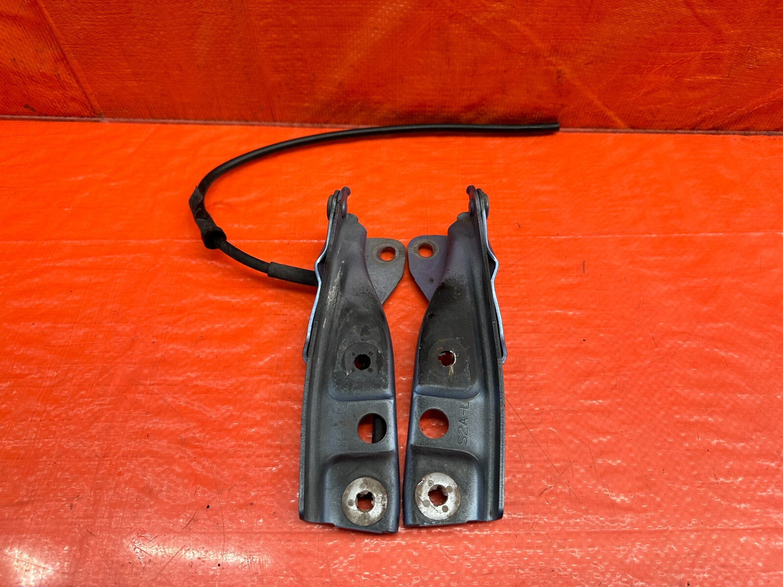 00 09 HONDA S2000   LEFT & RIGHT HOOD HINGES   W/ WIPER LINE   OEM FACTORY #2256