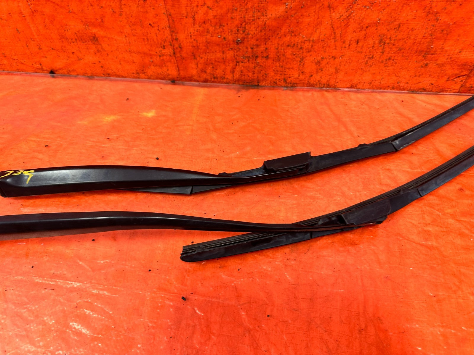 09 15 INFINITI G37 CONVERTIBLE   LEFT & RIGHT WINDSHIELD WIPER ARMS   OEM #3294