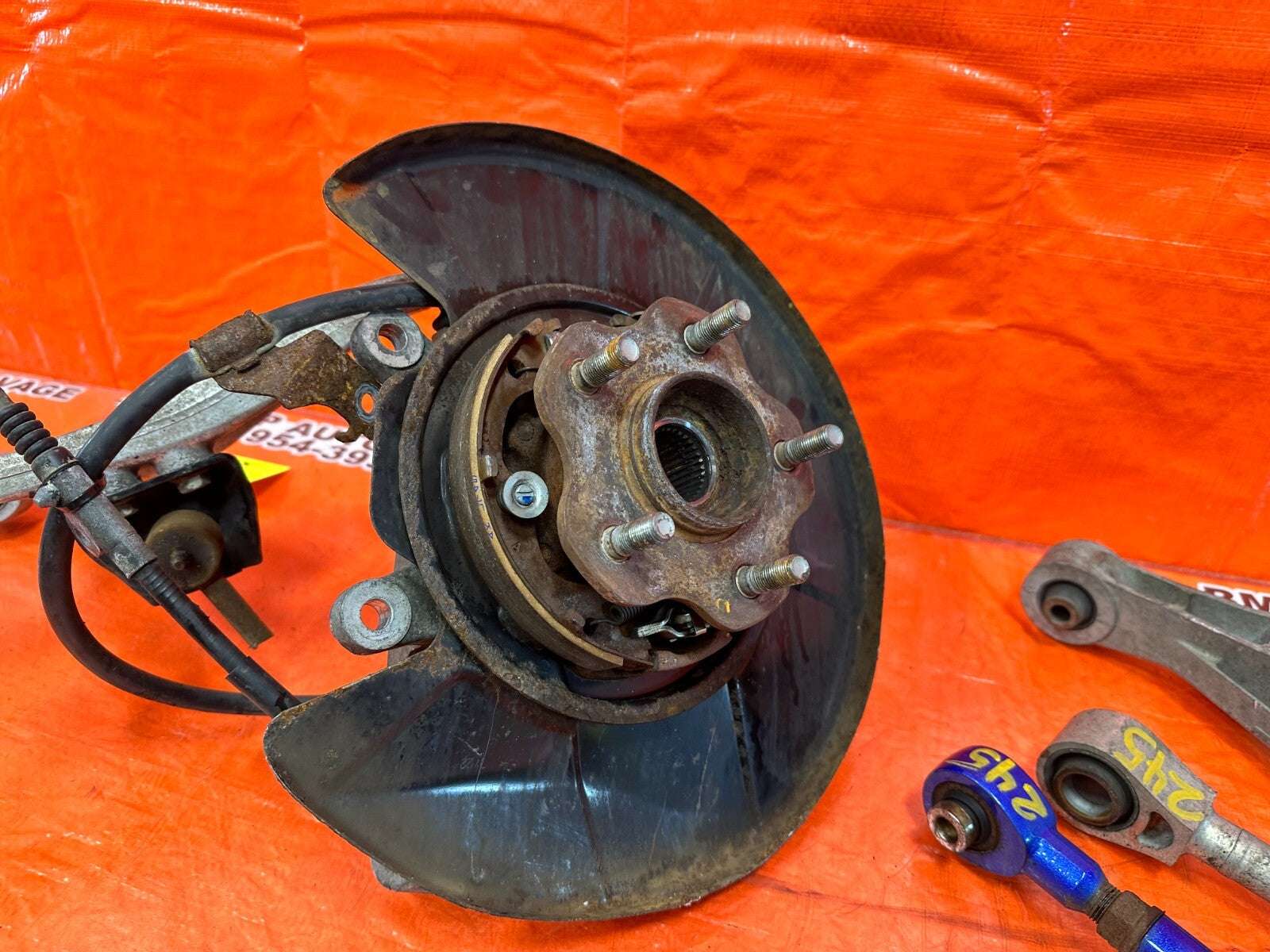 08 15 INFINITI G37 & Q60   DRIVER LEFT REAR SPINDLE KNUCKLE W/ CONTROL ARMS #2454