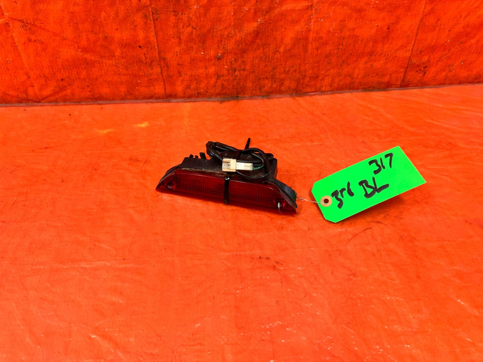90 91 HONDA CIVIC HATCHBACK   THIRD 3RD BRAKE LIGHT HIGH MOUNT STOP LAMP OEM 3170