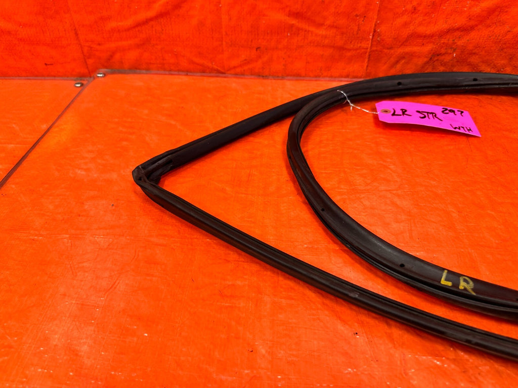 96 00 HONDA CIVIC SEDAN   DRIVER LEFT REAR   WEATHER STRIP SEAL GASKET OEM #2977