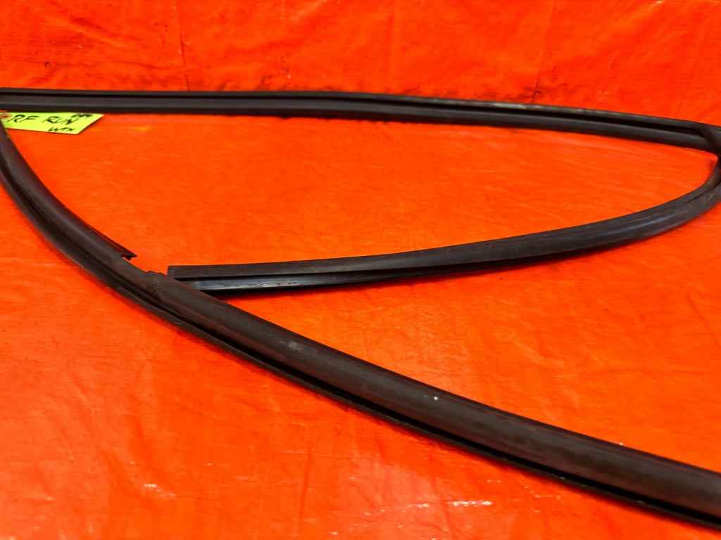 96 00 HONDA CIVIC SEDAN PASSENGER RIGHT FRONT RUN CHANNEL OEM #2978