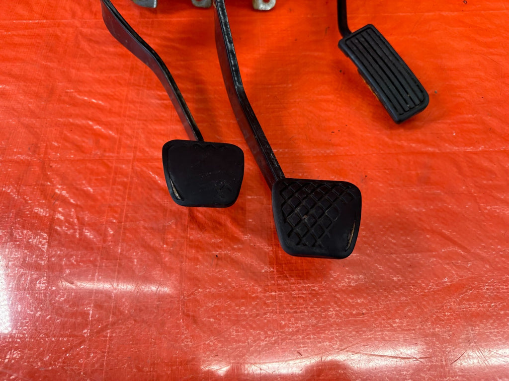 02 05 HONDA CIVIC SI EP3 HATCH   MANUAL PEDALS   GAS BRAKE CLUTCH   OEM #2301