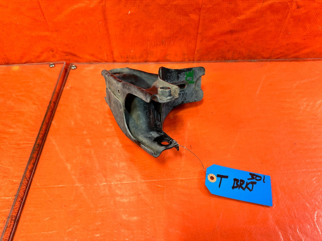 97 01 HONDA CR V CRV   4X4 AWD AUTOMATIC TRANSMISSION REAR TRANSMISSION BRACKET0