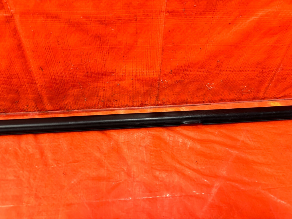 13 20 SUBARU BRZ   DRIVER LEFT EXTERIOR WINDOW GLASS TRIM   OEM #2924