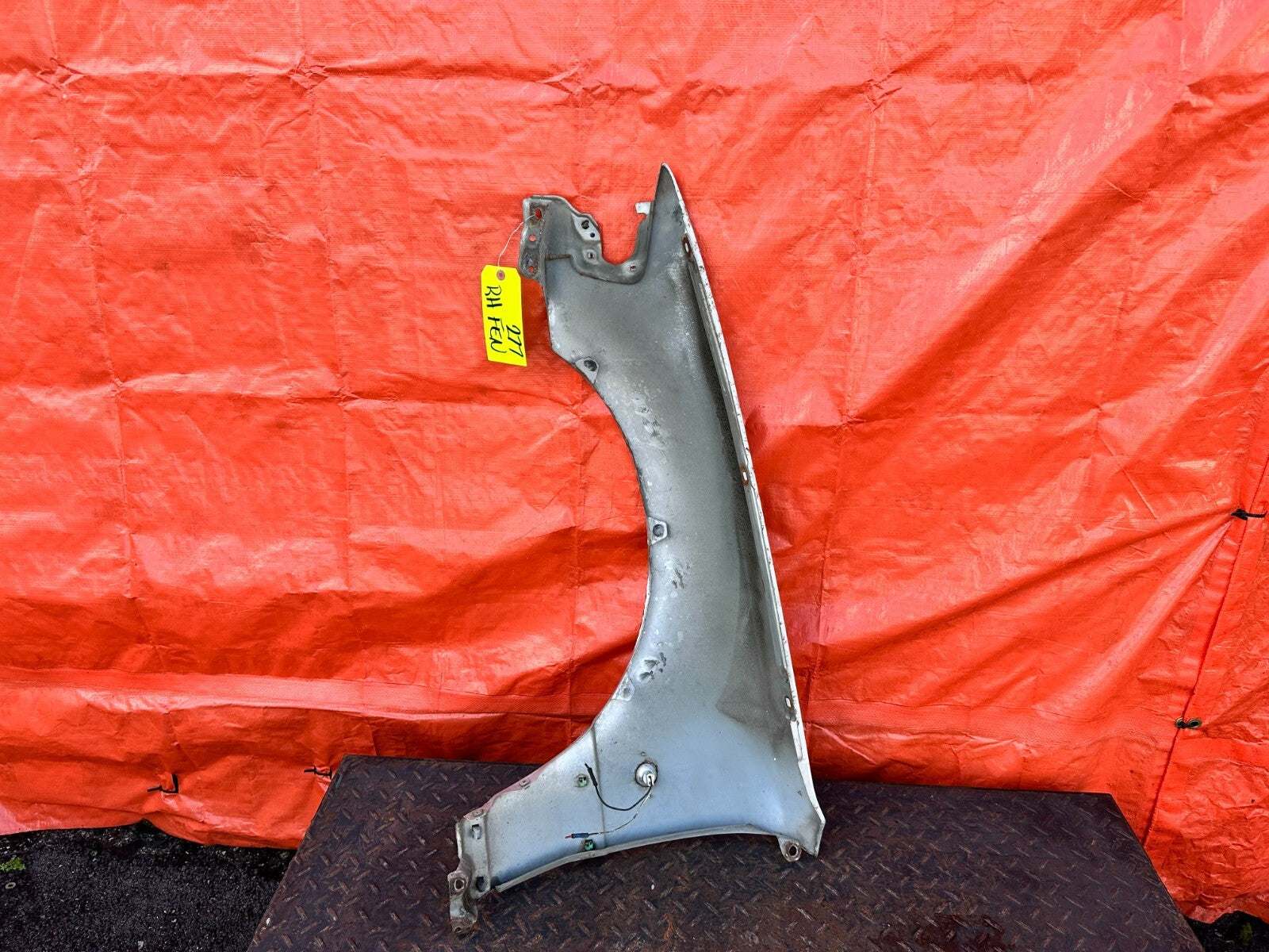 88 91 HONDA CRX   FENDER   PASSENGER RIGHT SIDE   OEM FACTORY #2777
