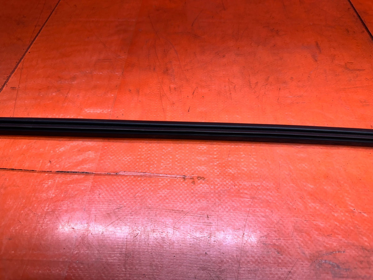 1994-2001 ACURA INTEGRA 2D PASSENGER RIGHT DOOR SUB SEAL WEATHERSTRIP OEM #3498