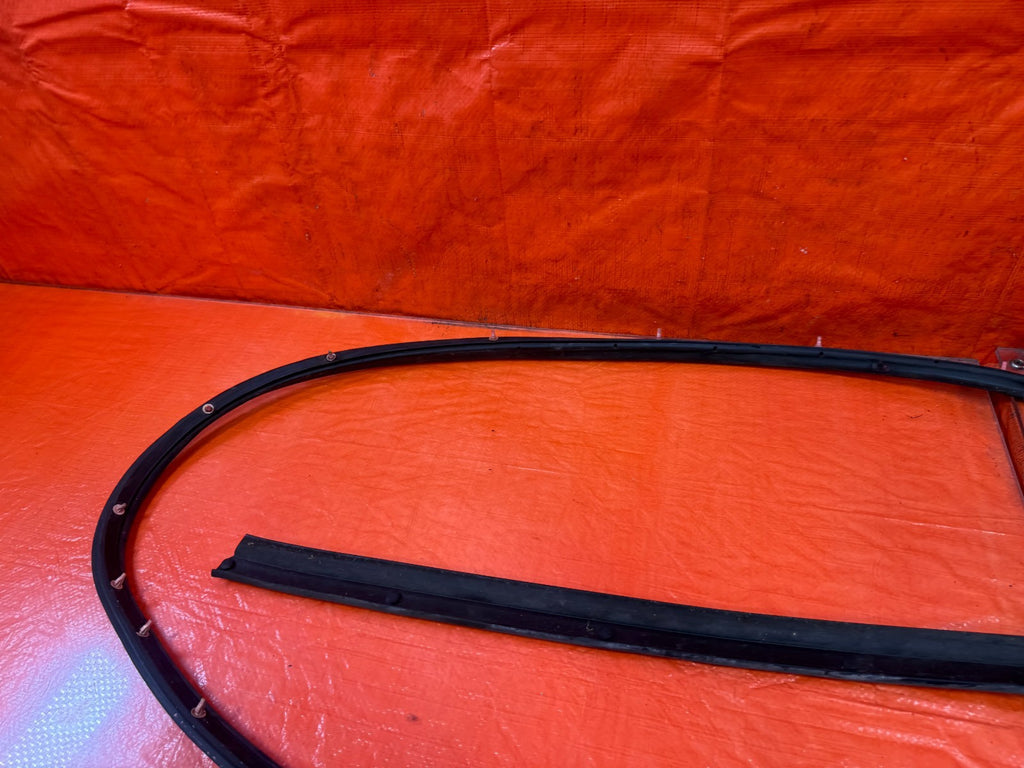 08 15 INFINITI G37 & Q60 2D COUPE RIGHT DOOR MOUNTED WEATHER STRIP OEM 3286