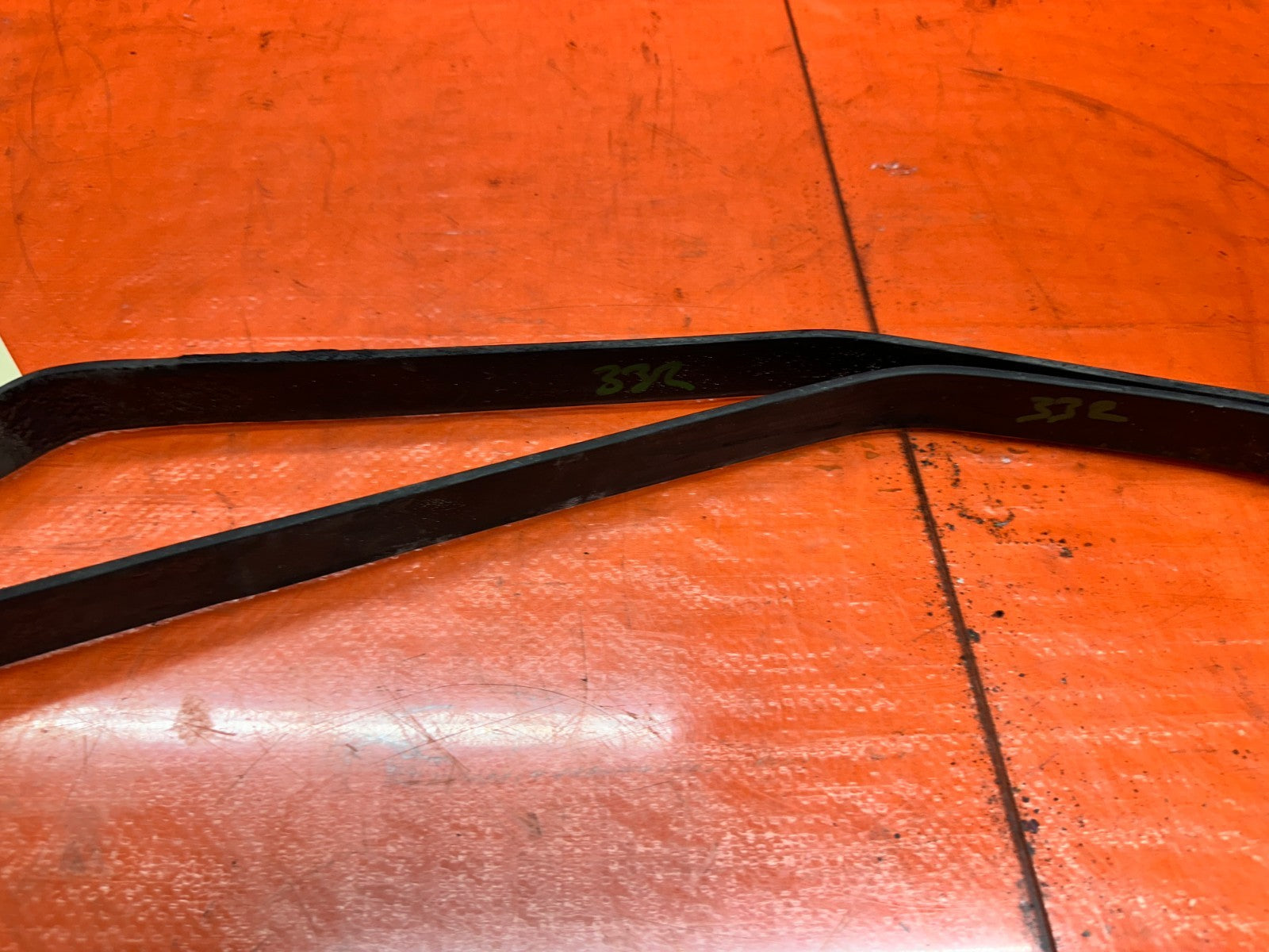 92 96 HONDA PRELUDE METAL FUEL GAS TANK STRAPS  LEFT RIGHT OEM #3326
