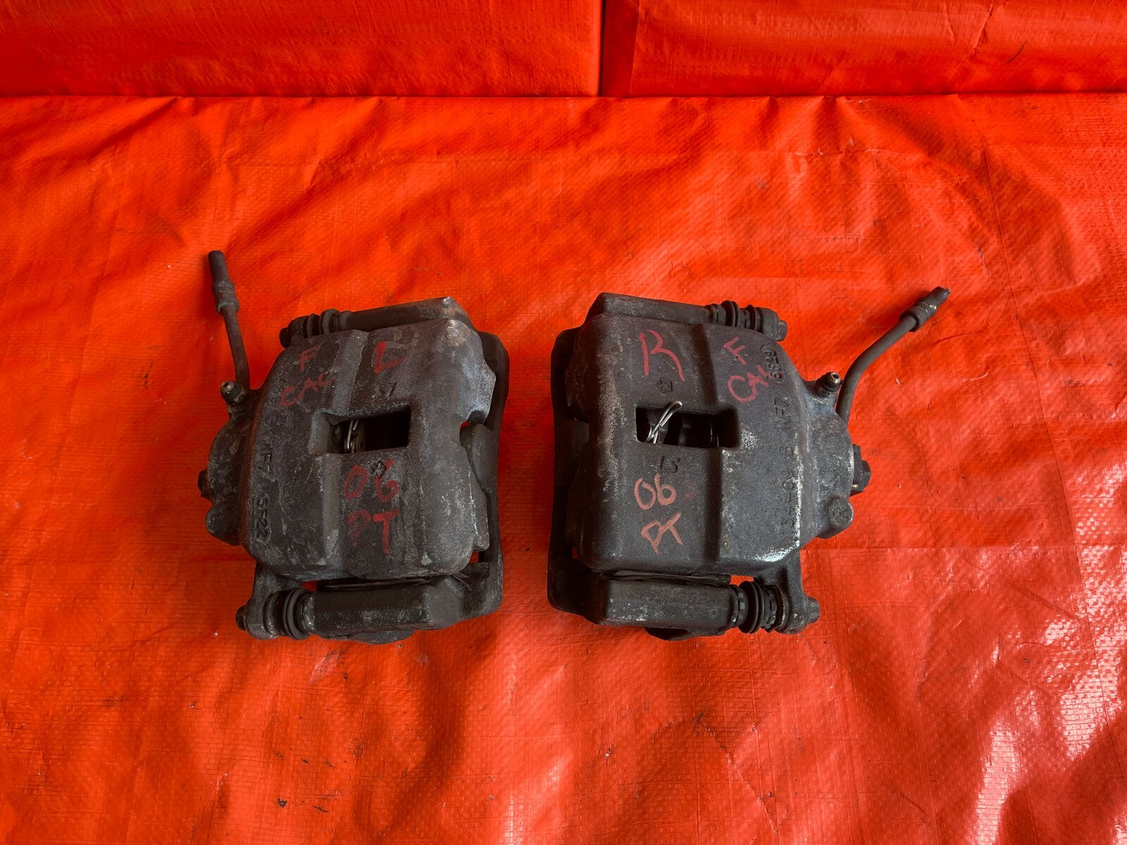 02 10 CHRYSLER PT CRUISER   BASE MODEL   BRAKE CALIPER SET   LEFT RIGHT   OEM OE0