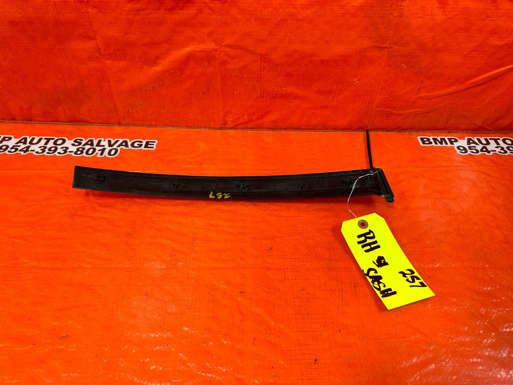 92 95 HONDA CIVIC COUPE   PASSENGER RIGHT DOOR SASH TRIM MOLDING STRIP   OEM 2576