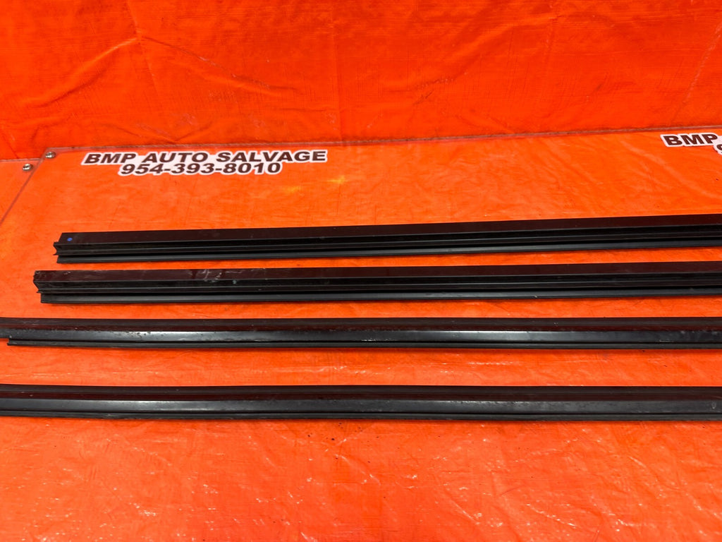 08 15 INFINITI G37 Q60 COUPE EXTERIOR DOOR WINDOW GLASS TRIM LEFT RIGHT OEM #2486