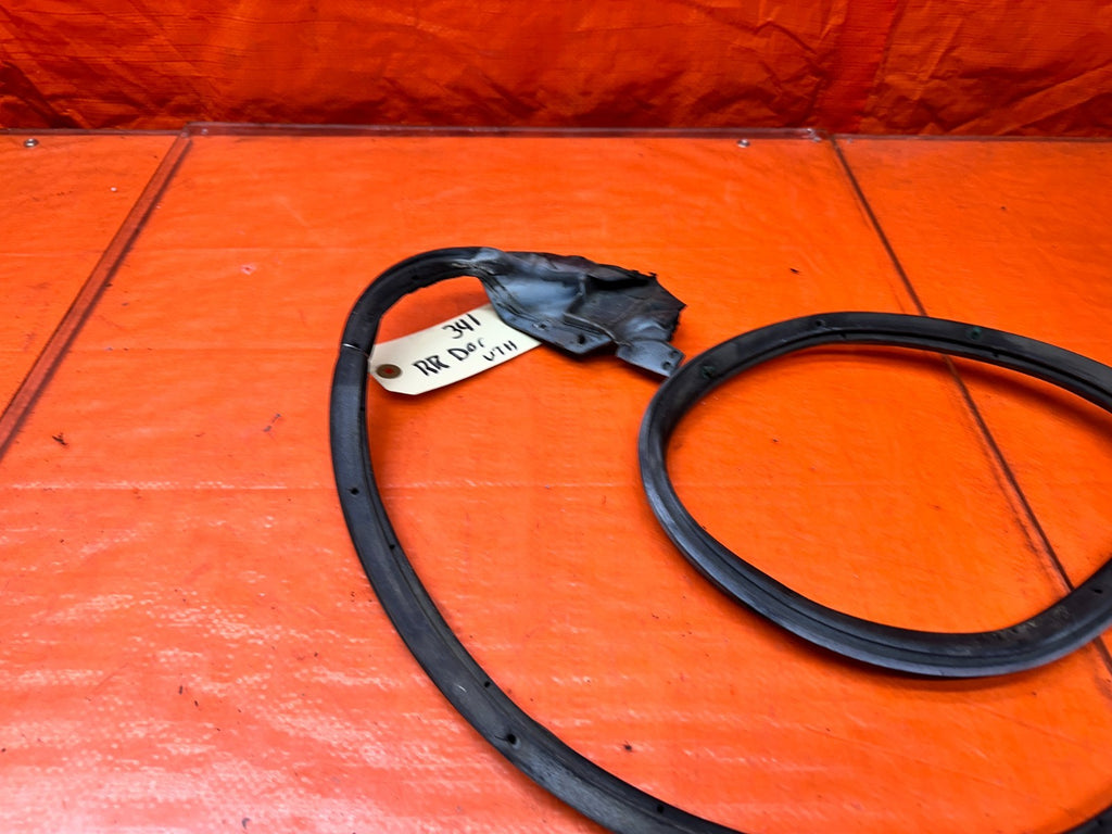 94-01 ACURA INTEGRA 4D RIGHT REAR PASSENGER DOOR WEATHER STRIP SEAL OEM #34111