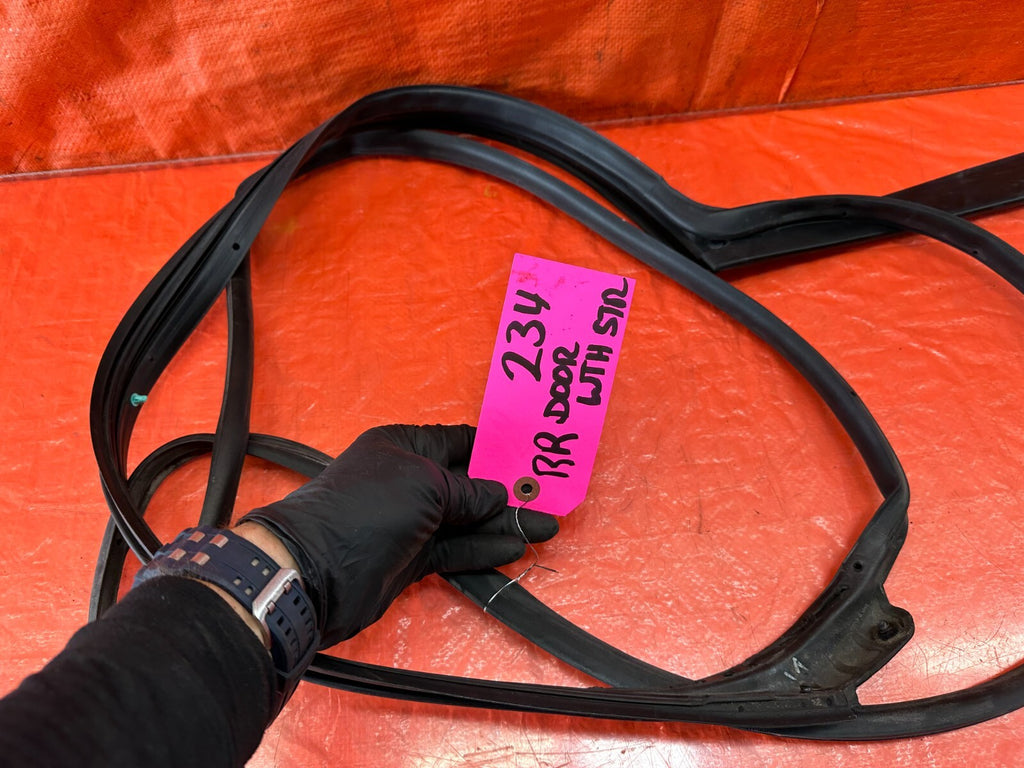 04 08 ACURA TL PASSENGER RIGHT REAR DOOR WEATHER STRIP TRIM SEAL GASKET OEM 2347