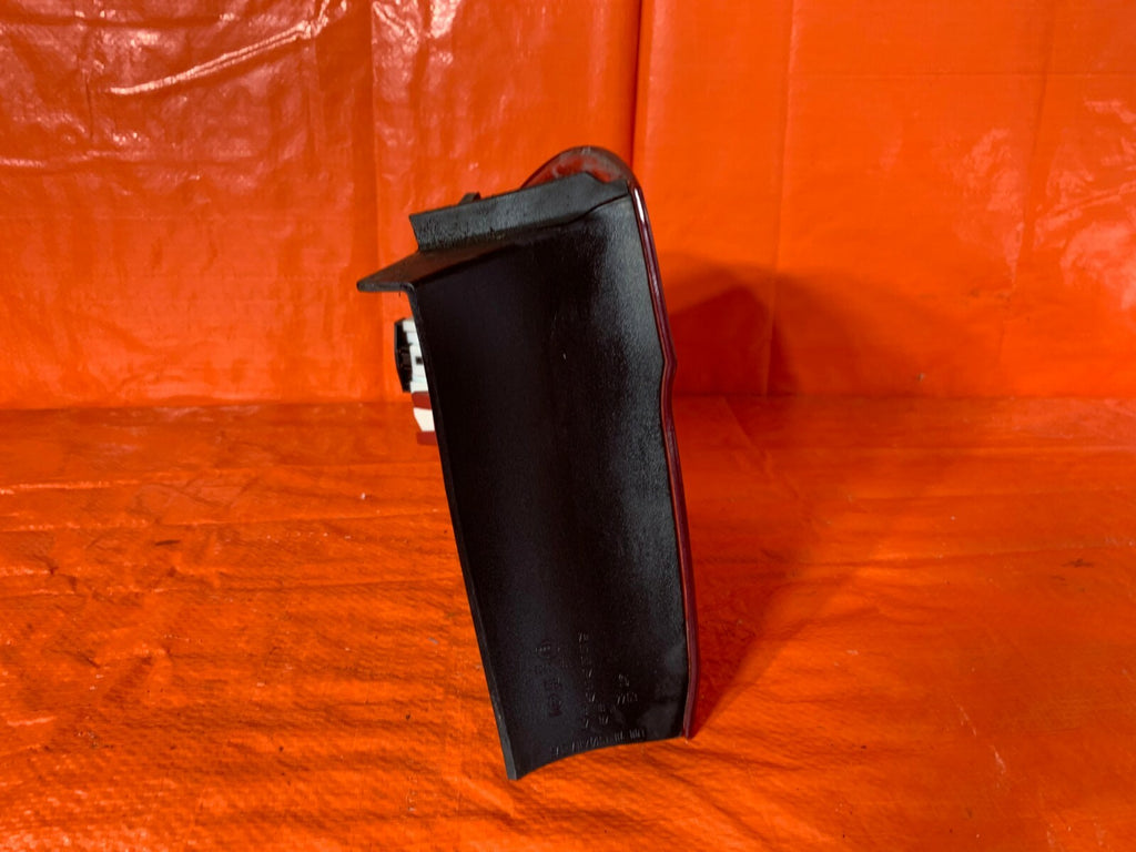 OEM 2007 07 BMW 335Xi 335i AWD SEDAN PASSENGER RIGHT OUTER TRUNK TAIL LIGHT LAMP8