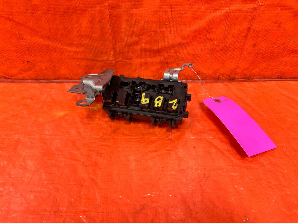 16 20 INFINITI Q50 & Q60 3.0L   INTERIOR CABIN UNDER DASH FUSE BOX PANEL OEM 2894