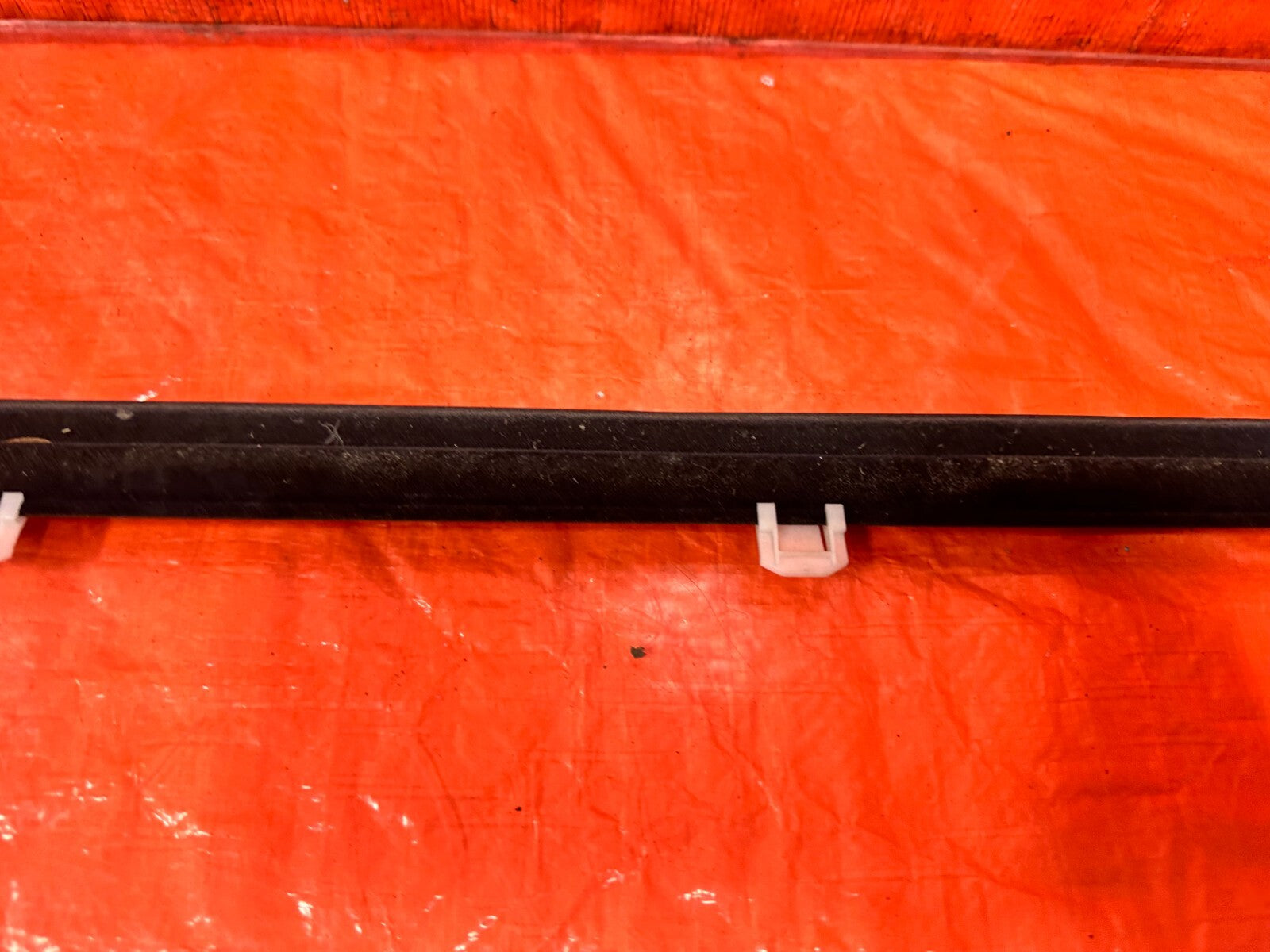 09 14 ACURA TSX   RIGHT FRONT EXTERIOR WINDOW GLASS TRIM BELT MOLDING   OEM #27910