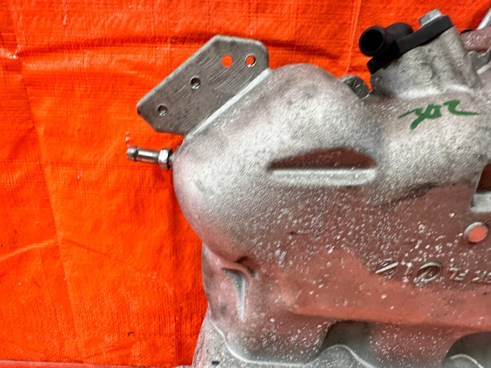 10 16 HYUNDAI GENESIS COUPE 3.8L AT   INTAKE MANIFOLD   TOP PORTION   OEM #3023