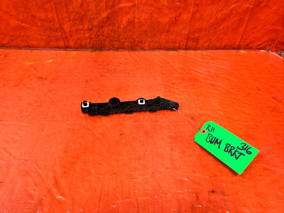 16 24 INFINITI Q50   RIGHT REAR BUMPER BRACKET   OEM 3160