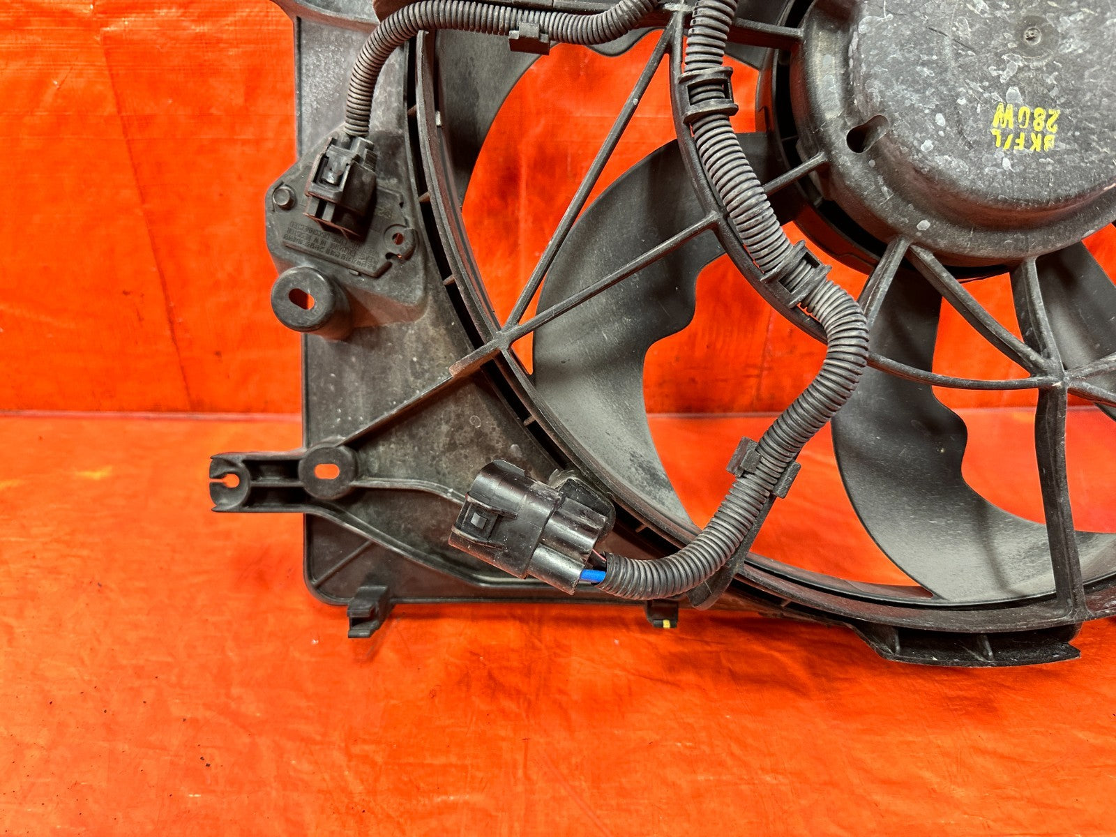 13 16 HYUNDAI GENESIS COUPE 3.8L   RADIATOR COOLING FAN W/ MOTOR & HOUSING   OEM8