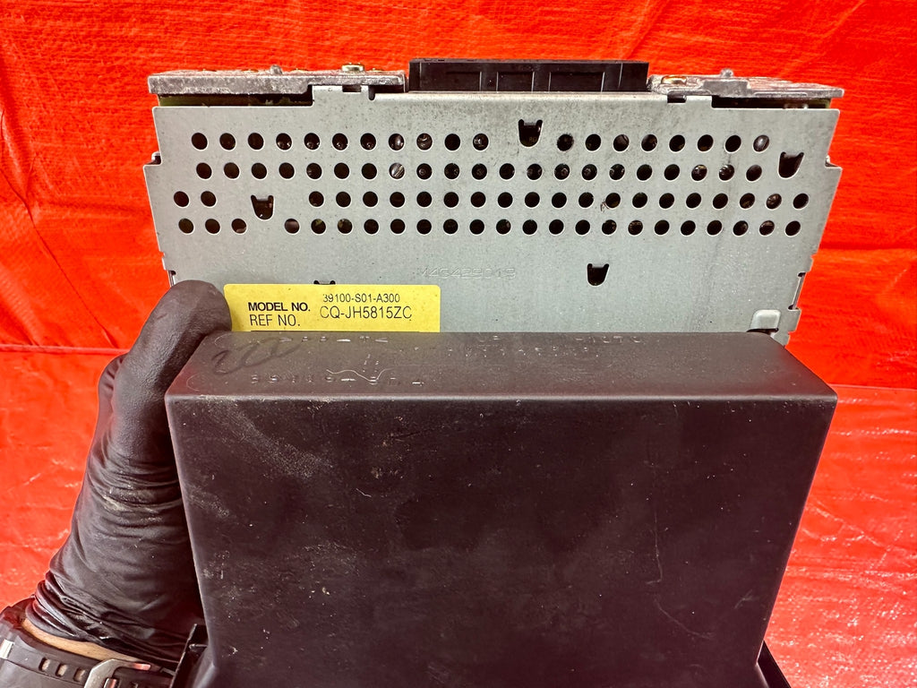 96 00 HONDA CIVIC   AM FM RADIO STEREO CD PLAYER   OEM FACTORY #19511