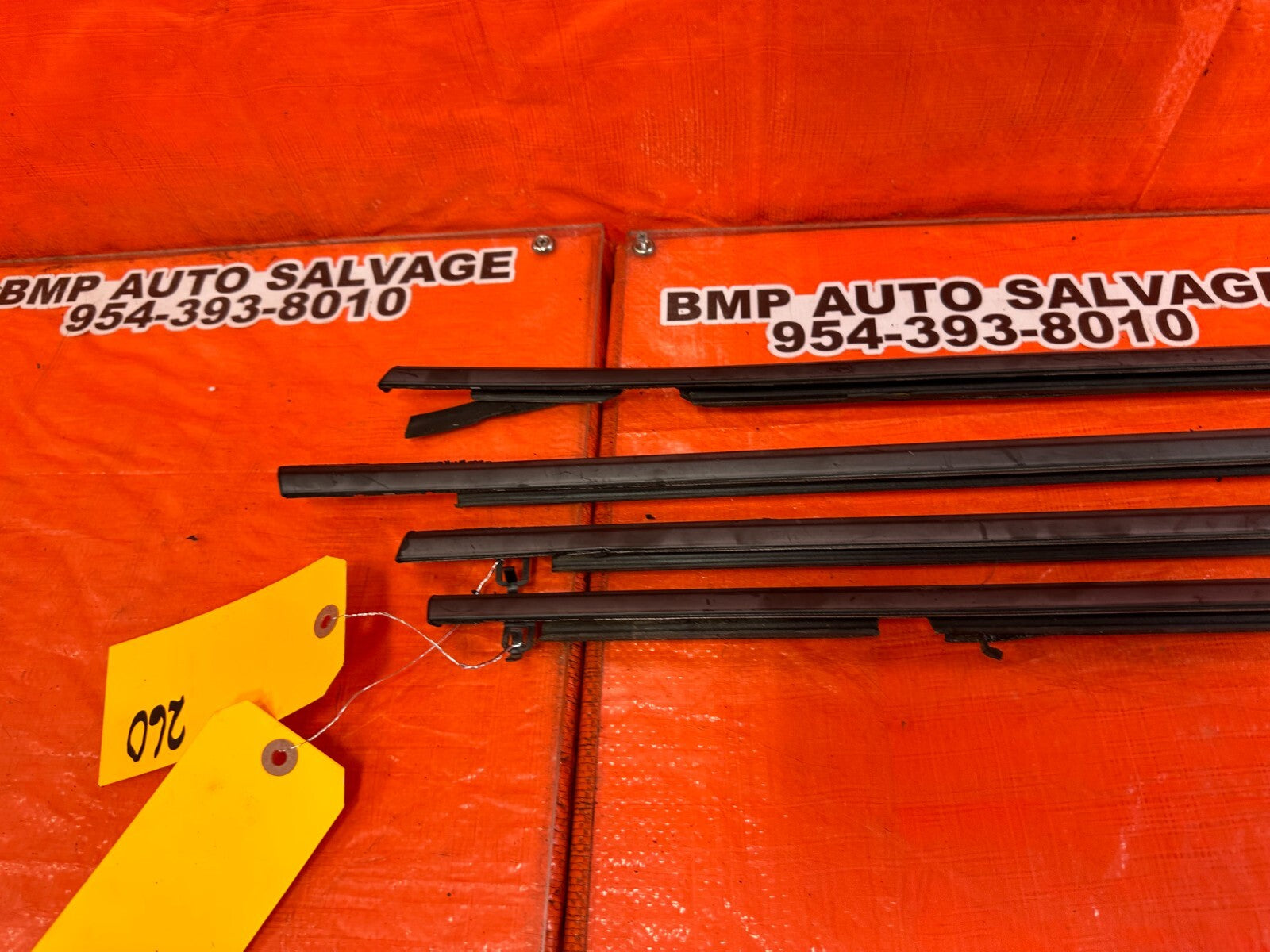 06 11 CIVIC 4D SEDAN   EXTERIOR DOOR WINDOW GLASS TRIM SET LEFT RIGHT   OEM #26010