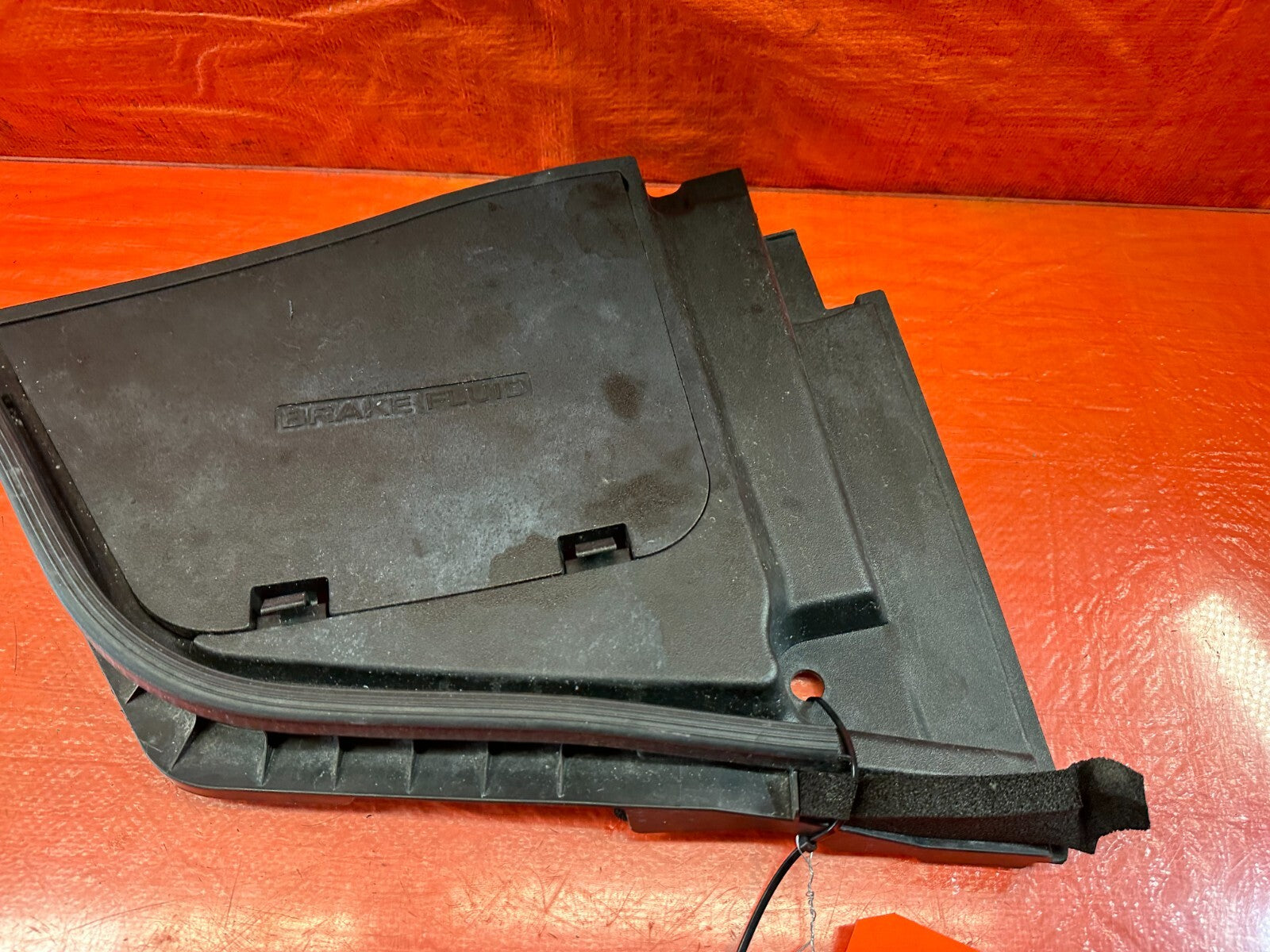 14 20 INFINITI Q50 Q60   BRAKE FLUID UNDER HOOD TRAY FRAME PLASTIC   OEM #2424