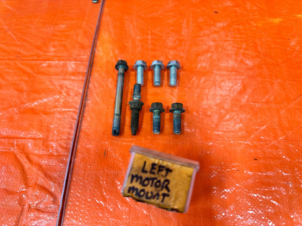 02 06 ACURA RSX   MANUAL TRANSMISSION   DRIVER LEFT MOUNT BOLTS HARDWARE   #2711