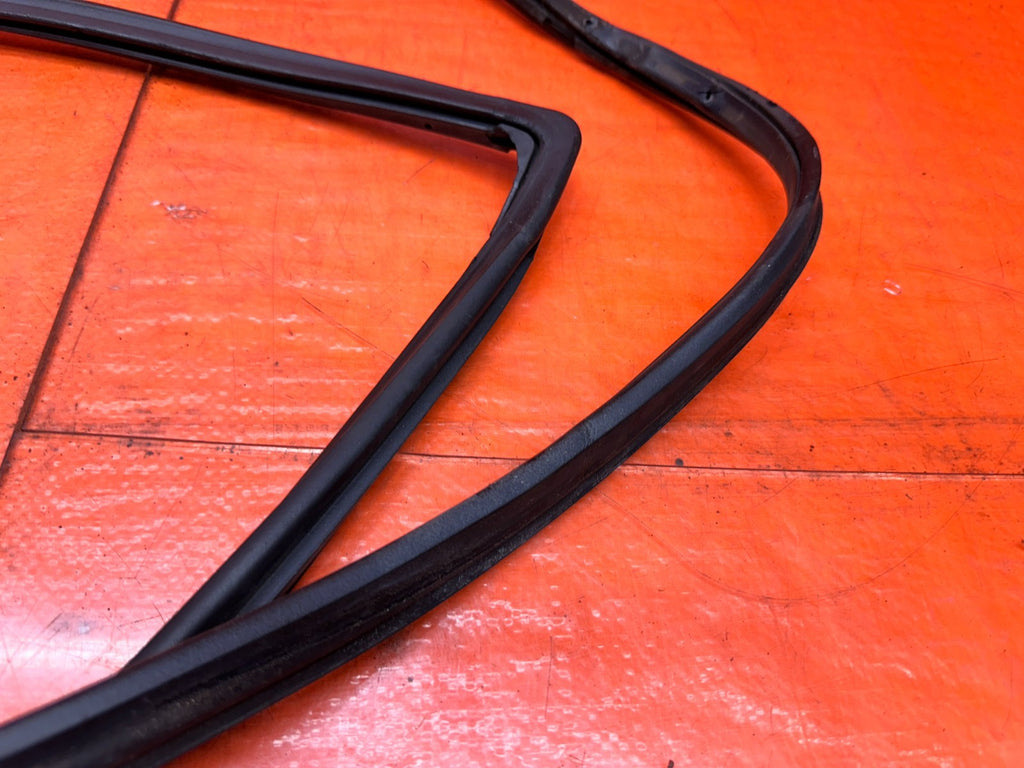 1994-2001 ACURA INTEGRA 2D PASSENGER RIGHT DOOR WEATHERSTRIP SEAL OEM #3495