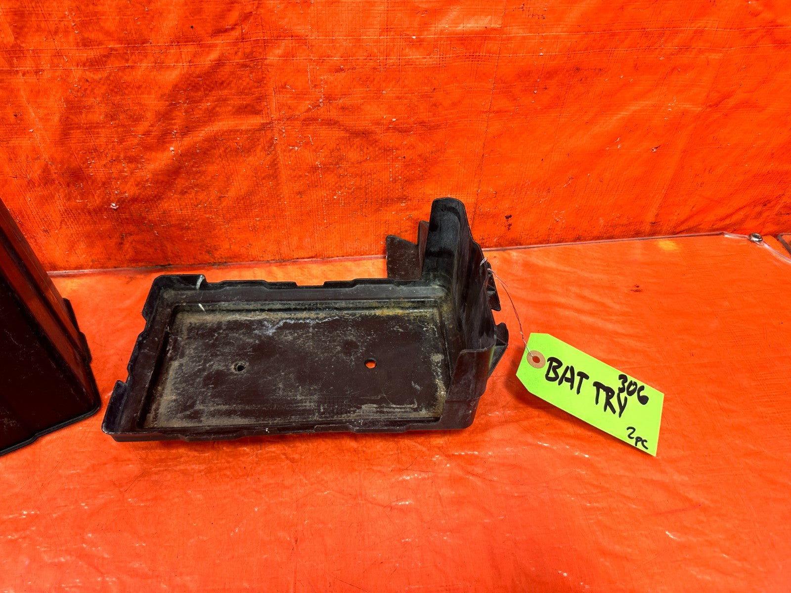 06 11 HONDA CIVIC   BATTERY TRAY SHIELD & TIE DOWN HARDWARE   OEM #3071
