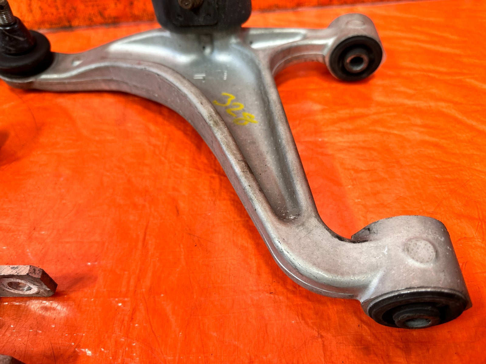08 13 INFINITI   G37 RIGHT REAR CONTROL ARMS   SET OF 4   OEM FACOTRY OE 32813