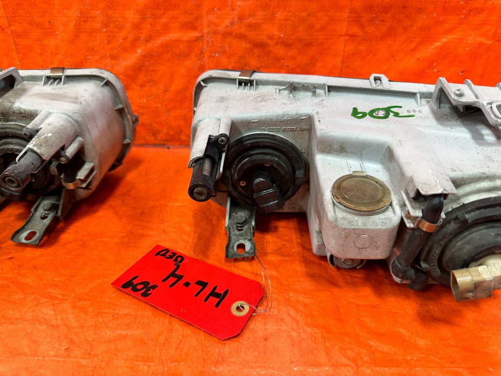 94 97 ACURA INTEGRA HEADLIGHTS HEADLAMPS   LEFT AND RIGHT HEADLIGHT SET OEM 30912