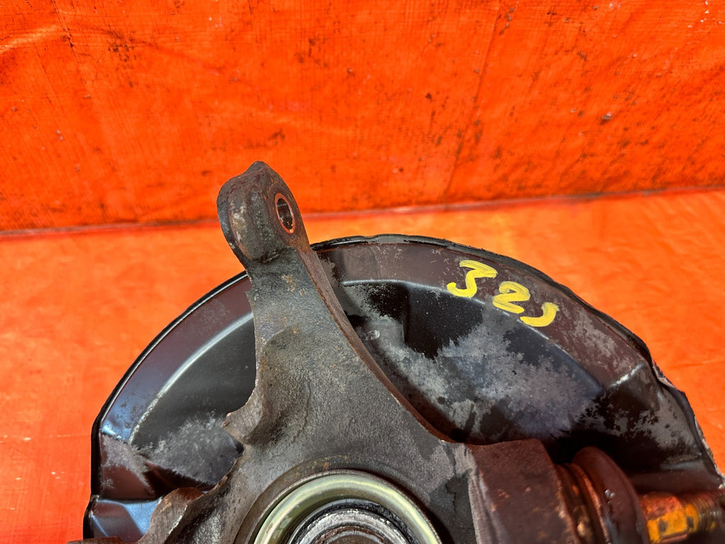 90 91 HONDA CIVIC HATCHBACK   PASSENGER RIGHT FRONT SPINDLE KNUCKLE HUB OEM 32512